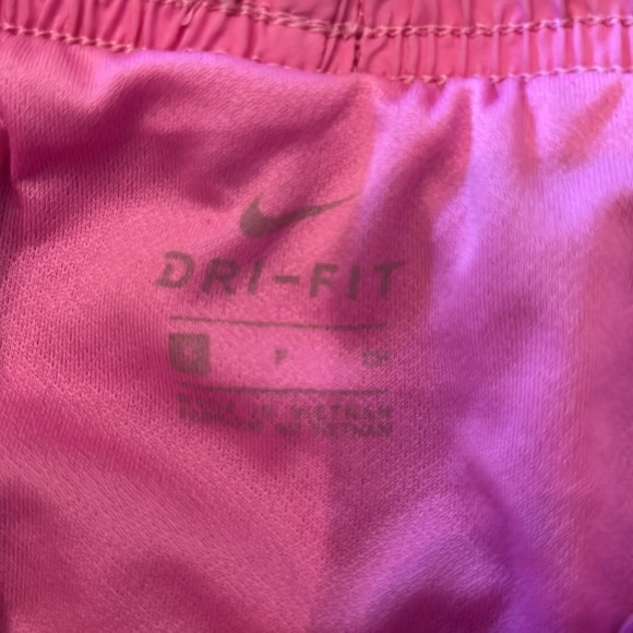 Nike Dri-Fit Shorts Pink small - Picture 3 of 4